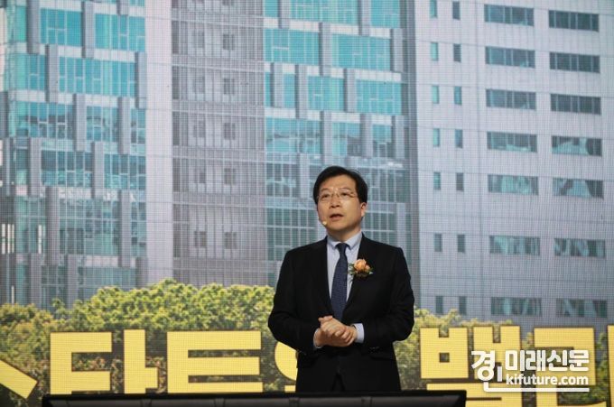 김세용 경기주택도시공사 사장이 판교스타트업플래닛 착수보고회에서 설명을 하고 있다. <사진=GH>