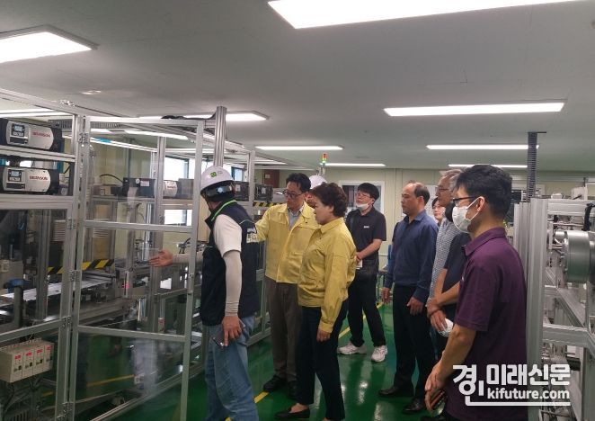 경기도가 근로자 안전 위한 군포시 제조업체 합동점검을 실시하고 있다. <사진=경기도>