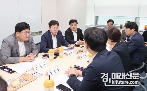 ‘경기도의회 혁신 추진단’ 1차 회의를 열고 있다. <사진=경기도의회>