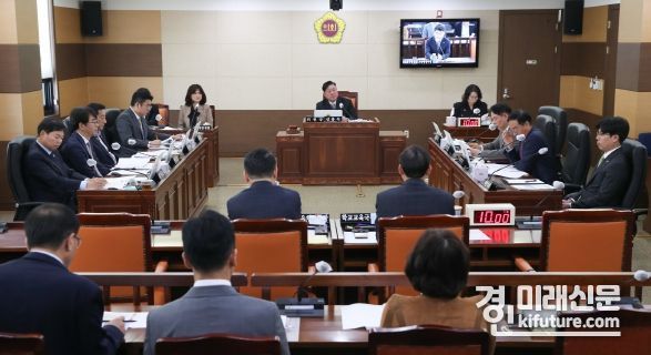 인천시의회 교육위회가 삼임위원회를 개최하고 있다. <사진=인천시의회>