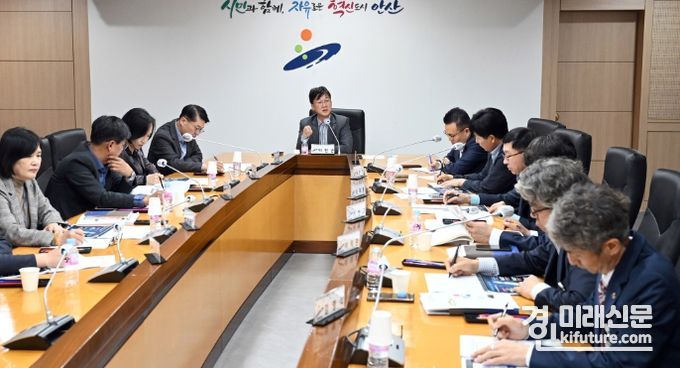 안산시가 3기 신도시 복합화시설 타당성 수립용역 중간보고회를 개최하고 있다. <사진=안산시>