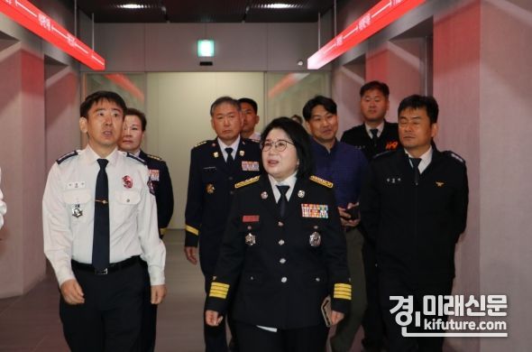 경기도의회 이서영 의원이 성남시 분당소방서 ‘1일 명예소방서장’ 활동하고 있다. <사진=경기도의회>