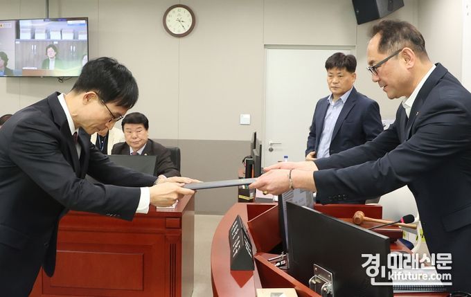 경기도의회 경제노동위원회가 경기도일자리재단 대표이사 후보자 인사청문회 개최하고 있다. <사진=경기도의회>