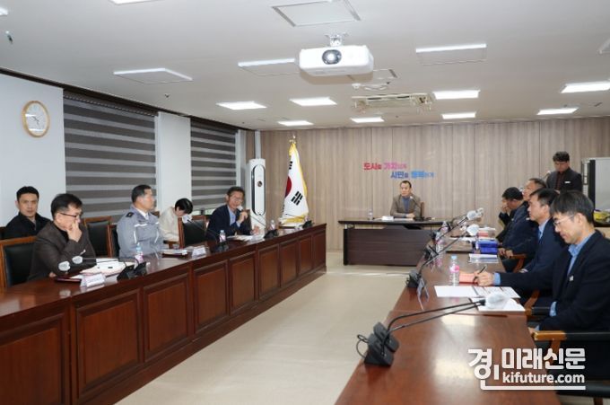 군포시가 '중소도시 스마트시티 조성사업' 완료보고회를 개최하고 있다. <사진=군포시>
