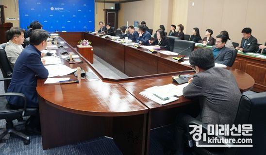 평택시의회가 21일 11월 정기 의원간담회를 갖고 있다. <사진=평택시의회>
