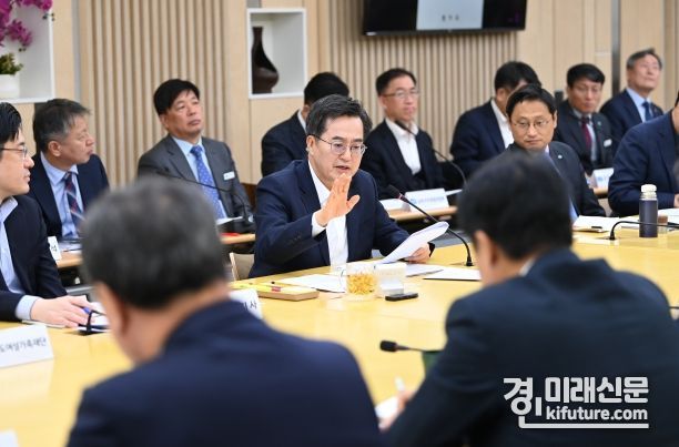 김동연 경기도지사 22일 도정 열린회의를 주재하고 있다. <사진=경기도>