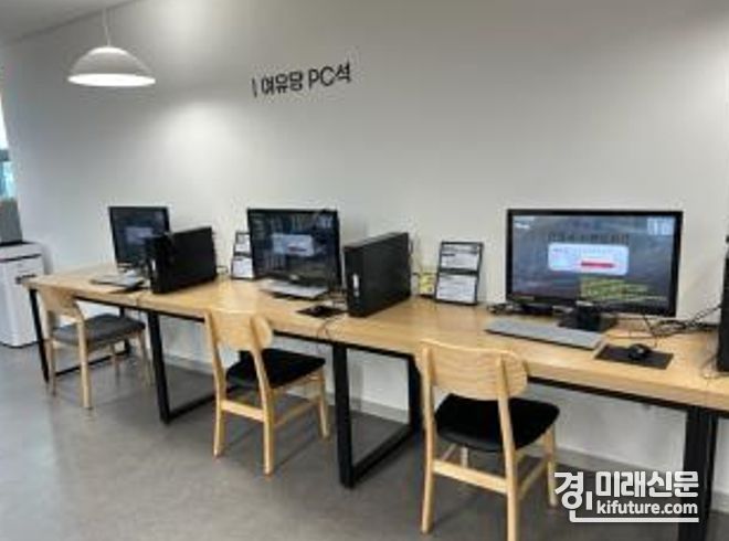 산본도서관 여유당 확대 모니터. <사진=군포시>