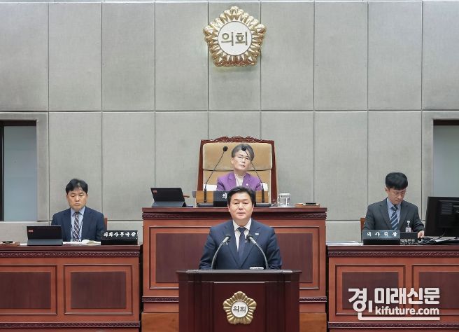 임병택 시흥시장이 시흥시의회에서 예산안 시정연설을 하고 있다. <사진=시흥시>