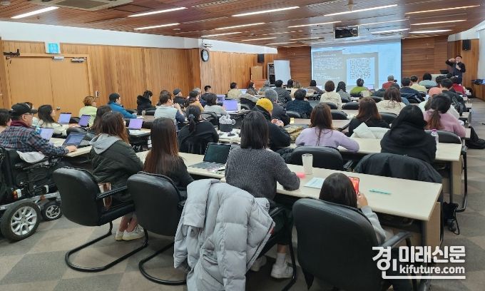 안산시가 청년창업 블로그·인스타그램 마케팅 교육을 실시하고 있다. <사진=안산시>