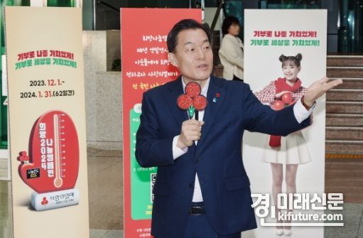 이재준 수원시장이 사랑의 온도탑 제막식에서 인사말을 하고 있다. <사진=수원시>