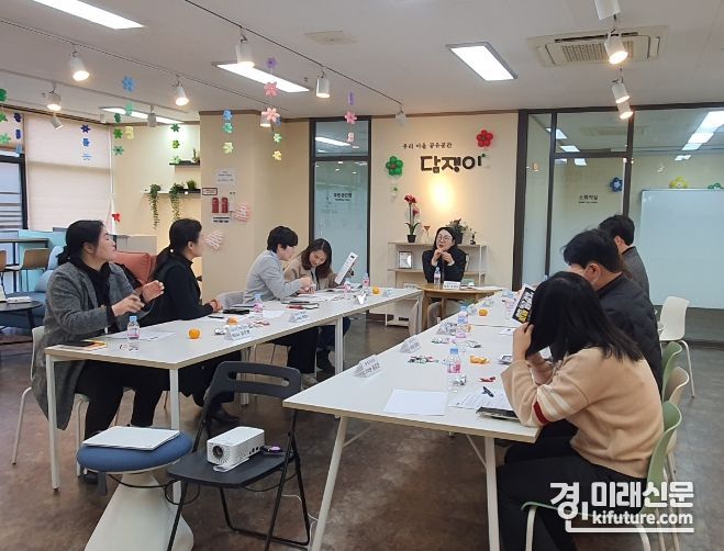 시흥시가 지난 12일 '찾아가는 복지 5일장' 협력 기관 관계자들과 간담회를 갖고 있다. <사진=시흥시>