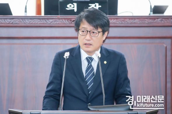 제227회 화성시의회 임시회 제1차 본회의 중 유재호 의원이 5분 자유발언을 하고 있다. <사진=화성시의회>