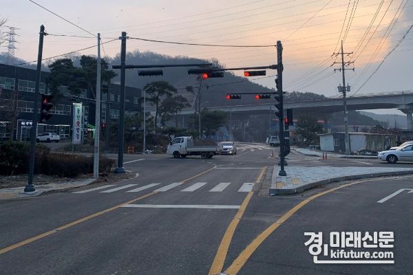 안성시가 교통사고 예방을 위해 설치한 교통신호기 모습. <사진=안성시>