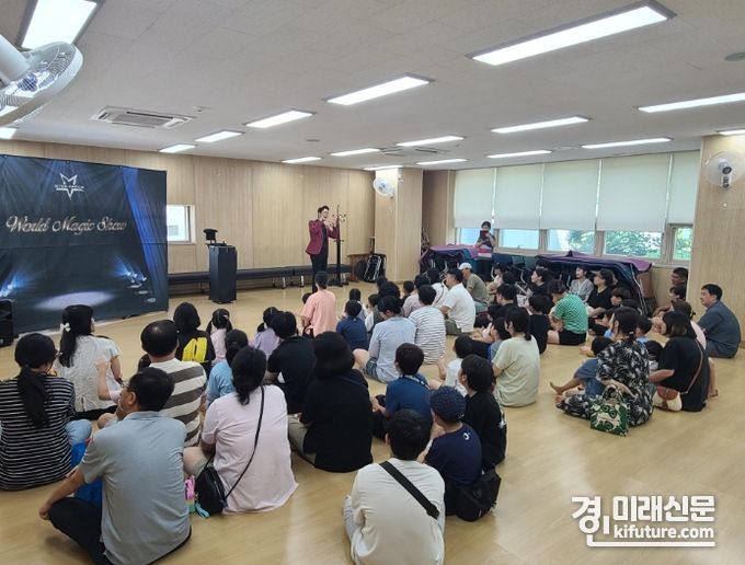 화성문화재단이 2023 찾아가는공연장 공연을 하고 있다. <사진=화성시문화재단>