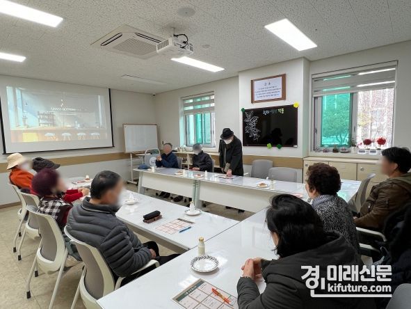 평택시 평택치매안심센터가 치매환자 가족프로그램을 운영하고 있다. <사진=평택시>