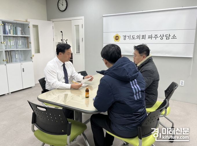 경기도의회 고준호 의원이 바우처 택시에 대해 논의하고 있다. <사진=경기도의회>