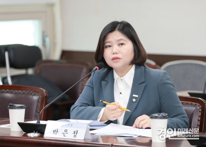 박은정 안산시의원이 전기통신금융사기 피해 예방에 관한 조례안을 대표 발의하고 있다. <사진=안산시의회>