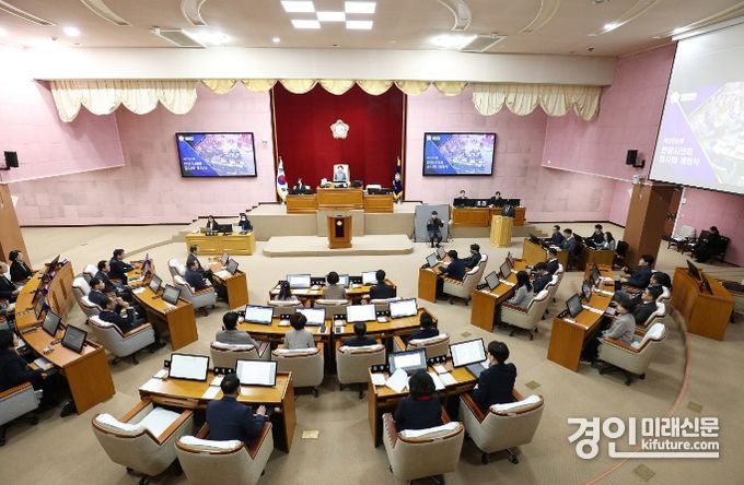 안양시의회가 갑진년 새해 첫 임시회를 개회하고 있다. <사진=안양시의회>