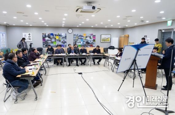 인천시의회 산경위, 부평·주안 지하도상가 현장방문해 활성화 대책을 모색하고 있다. <사진=인천시의회>