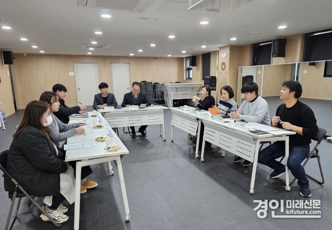 남양주시 서부희망케어센터가 임시주거인프라구축지원사업 ‘케어안심주택’ 정기회의를 개최하고 있다. <사진=남양주시>