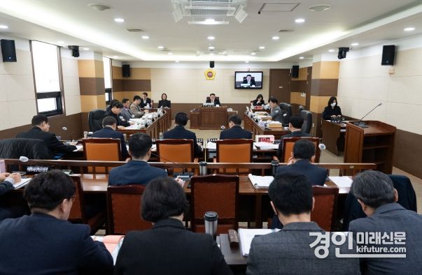 인천시의회 교육위원회가 상임위원회를 열고 있다. <사진=인천시의회> 