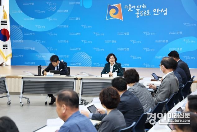 김보라 안성시장이 특별지시사항을 전달하고 있다. <사진=안성시>