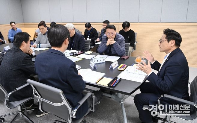 민선8기 교통 분야 핵심 아젠다 특별조직(TF)이 회의를 하고 있다. <사진=경기도>