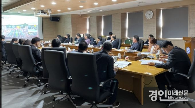 안산시가 新청사 건립추진위 회의를 개최하고 있다. <사진=안산시>
