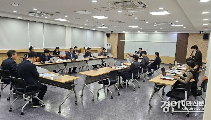 고양시가 제228회 2024년 제2차 조례규칙심의회를 열고 있다. <사진=고양시>