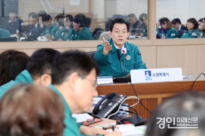 이재준 시장이 재난안전대책본부 회의에서 발언하고 있다. <사진=수원시>