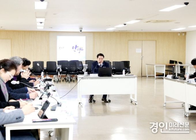 안양시가 ‘업사이클센터 타당성 조사 연구용역’ 최종 보고회를 진행하고 있다. <사진=안양시>