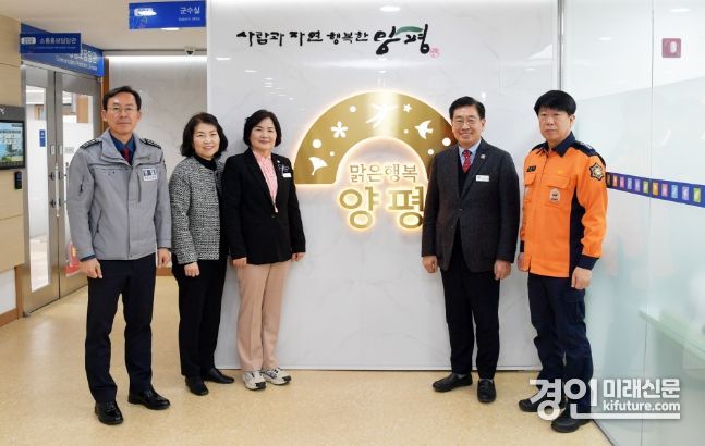 전진선 양평군수(오른쪽 2번째)가 지역치안협의회 및 주요 기관장 회의를 개최하고 기념촬영을 하고 있다. <사진=양평군>