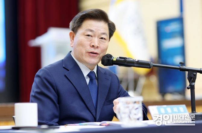 박승원 광명시장이 지난 21일 ‘2024년 시민과의 대화 건의사항 처리 상황 보고회’에서 발언을 하고 있다. <사진=광명시>