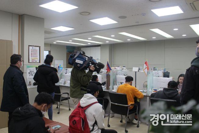 일본 NHK 방송사에서 안산시를 취재하고 있다. <사진=안산시>