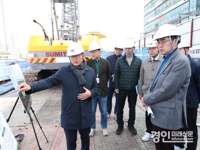 손임성 화성시 부시장이 주요현장 점검을 하고 있다. <사진=화성시>
