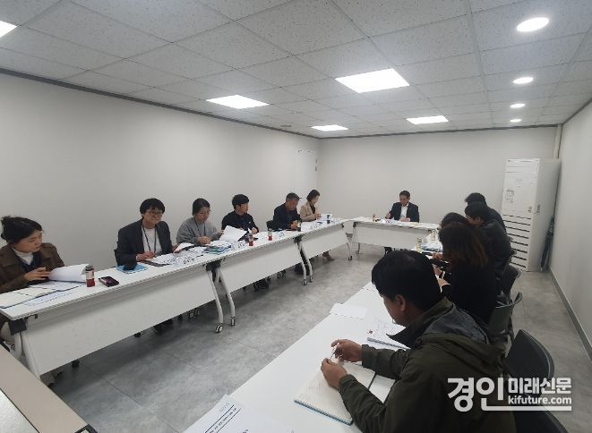 화성시가 개 식용 종식 시행 관련 부서 회의를 개최하고 있다. <사진=화성시>