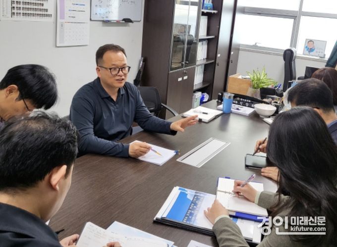 경기도와 경기주택도시공사 관계가 경기광주역 복합환승센터 건립 회의를 하고 있다. <사진=경기도의회>