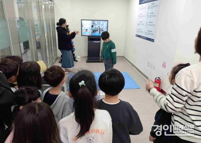 인천서부교육지원청이 거점형 늘봄센터 읽걷쓰 기반 지역 연계 체험활동을 실시하고 있다. <사진=인천시교육청>
