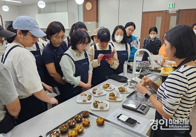인천시가 우리쌀 우리밀로 만든 건강한 수제빵 만들기 과정을 운영하고 있다. <사진=인천시>