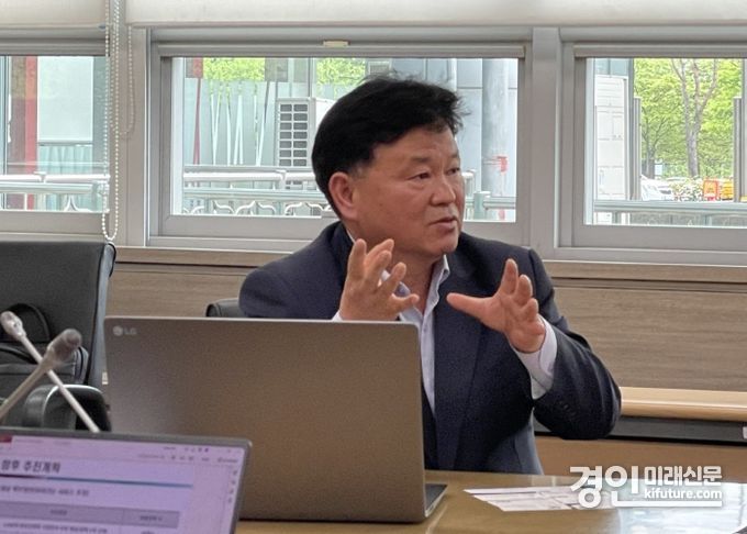 성기황 경기도의원이 경기도 화학물질관리위원회 회의에서 발언을 하고 있다. <사진=경기도의회>