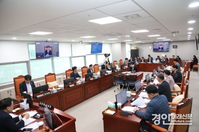 경기도의회 의회운영위원회가 제374회 임시회 제2차 상임위원회를 개최하고 있다. <사진=경기도의회>