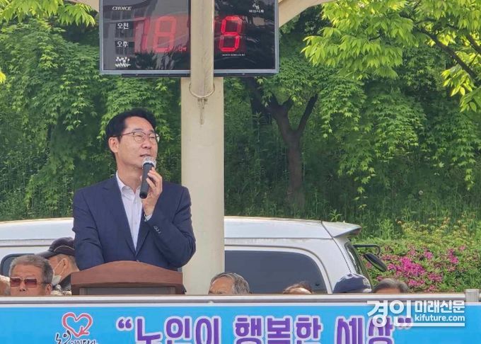 정명근 화성시장이 대한노인회 화성시지회 주최 게이트볼 대회에서 격려사를 하고 있다. <사진=화성시>