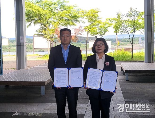 케이워터운영관리 한강권역지사와 여주시노인복지관이 지난 8일 MIU를 체결하고 기념촬영을 하고 있다. <사진=여주시>