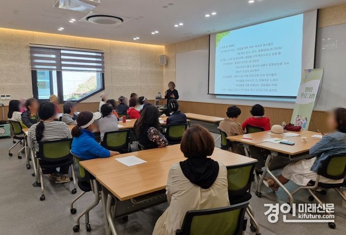 인천 남동구가 치매가족 대상 힐링프로그램을 운영하고 있다. <사진=남동구>