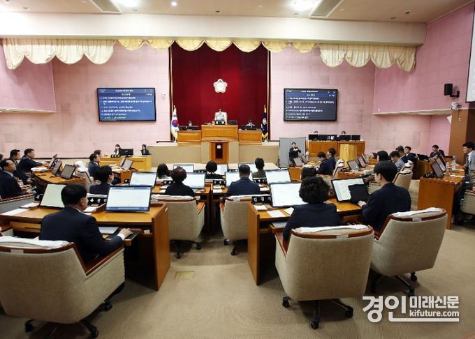 안양시의회가 제292회 임시회를 마무리하고 있다. <사진=안양시의회>
