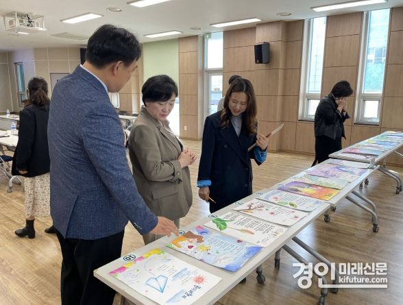 인천 남동청소년센터가 2024년 청소년 시화전을 개최하고 있다. <사진=남동구>