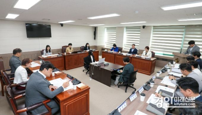 안산시의회가 27일 제289회 임시회 폐회중 의회운영위원회를 열고 있다. <사진=안산시의회>