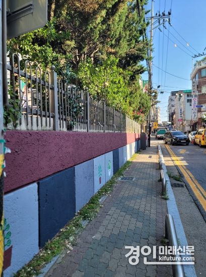 인천 남동구가 주민참여 벽화사업으로 아파트 담장을 새롭게 단장한 모습. <사진=남동구>