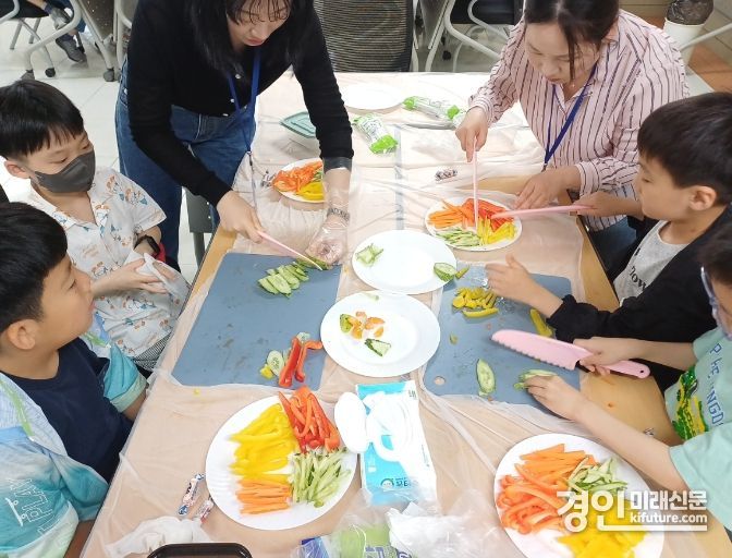 의왕시 내손도서관이 다문화 서비스 프로그램을 운영하고 있다. <사진=의왕시>