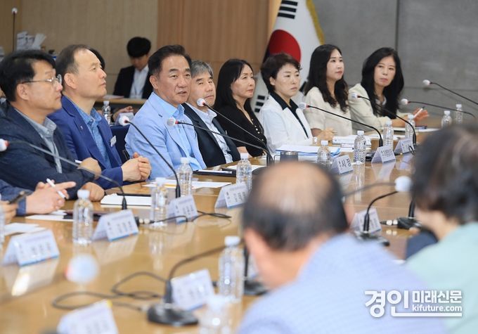 정잔선 평택시장이 '시민과의 소통'의 시간을 갖고 있다. <사진=평택시>